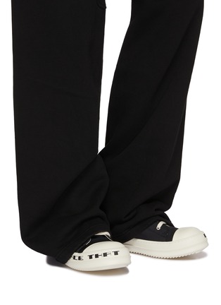 模特儿示范图 - 点击放大 - RICK OWENS DRKSHDW - SCARPE 系带高帮运动鞋