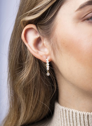 细节 - 点击放大 - YOKO LONDON - Eclipse 18K Gold Diamond Akoya Pearl Earrings