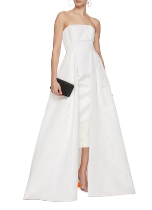模特儿示范图 - 点击放大 - CAROLINA HERRERA - 不规则露肩连衣裙