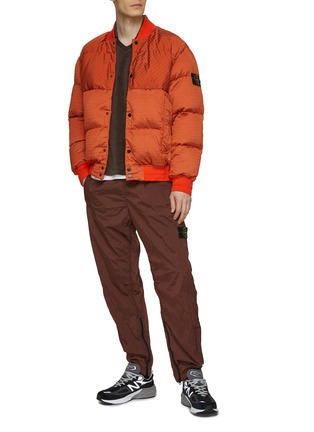 模特儿示范图 - 点击放大 - STONE ISLAND - 按扣绗缝外套