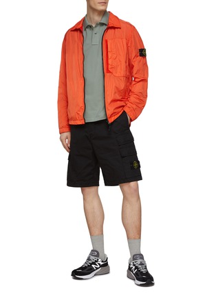 模特儿示范图 - 点击放大 - STONE ISLAND - LOGO 饰纯棉 POLO 衫