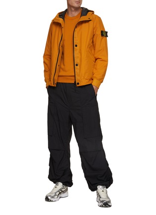 模特儿示范图 - 点击放大 - STONE ISLAND - LOGO 拼贴卫衣