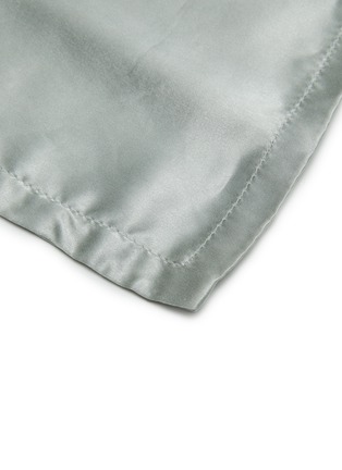 细节 –点击放大 - RIVOLTA CARMIGNANI - LAZY SILK 真丝枕套两件套 — 浅灰色