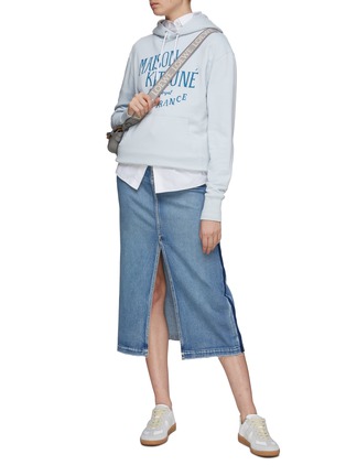 模特儿示范图 - 点击放大 - MAISON KITSUNÉ - PALAIS ROYAL 印花纯棉连帽卫衣