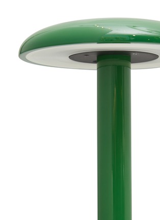 细节 –点击放大 - FLOS - Gustave Table Lamp — Lacquered Green