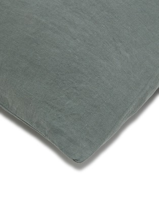 细节 –点击放大 - SOCIETY LIMONTA - REM 亚麻枕套两件套 — 灰绿色