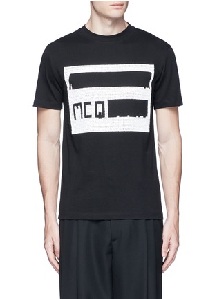 首图 - 点击放大 - MC Q - 胶粒镂空品牌标志纯棉T恤