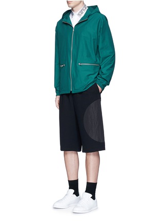 模特儿示范图 - 点击放大 - MC Q - 圆形拼接绉绸短裤