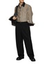 模特儿示范图 - 点击放大 - BOTTEGA VENETA - 拼色衣领双层设计羊毛衬衫