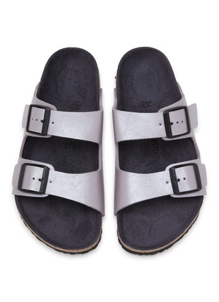 模特儿示范图 - 点击放大 - BIRKENSTOCK - ARIZONA 儿童款搭扣凉鞋