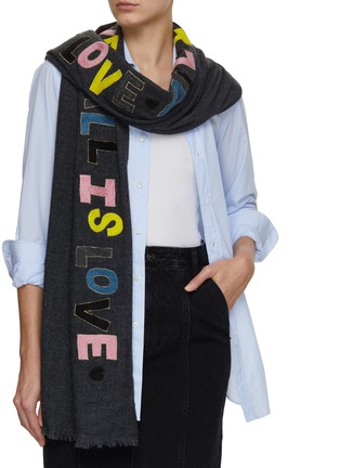 模特儿示范图 - 点击放大 - CITRUS - 字母拼贴混羊毛围巾