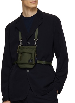 模特儿示范图 - 点击放大 - COMME DES GARÇONS HOMME - 多用拉链斜挎包