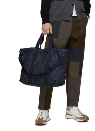 模特儿示范图 - 点击放大 - COMME DES GARÇONS HOMME - 绗缝托特包