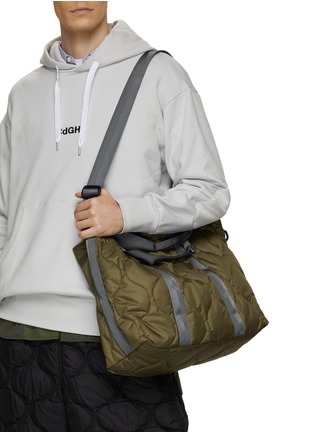 模特儿示范图 - 点击放大 - COMME DES GARÇONS HOMME - 绗缝托特包