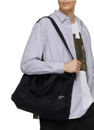 模特儿示范图 - 点击放大 - COMME DES GARÇONS HOMME - 褶皱托特包