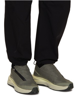 模特儿示范图 - 点击放大 - SALOMON - Odyssey ELMT Advanced Sneakers