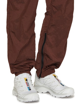 模特儿示范图 - 点击放大 - SALOMON - XT-6 Quicklace Mesh Sneakers