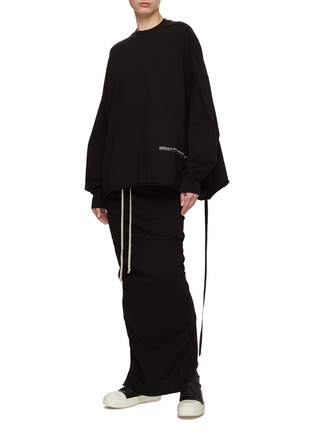 模特儿示范图 - 点击放大 - RICK OWENS DRKSHDW - 圆领卫衣