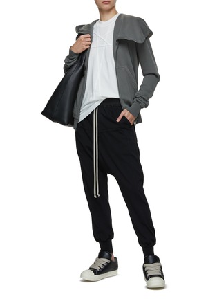 模特儿示范图 - 点击放大 - RICK OWENS DRKSHDW - 垂坠系带长裤