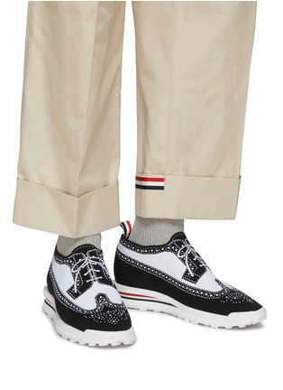 模特儿示范图 - 点击放大 - THOM BROWNE - LONGWING 布洛克针织运动鞋