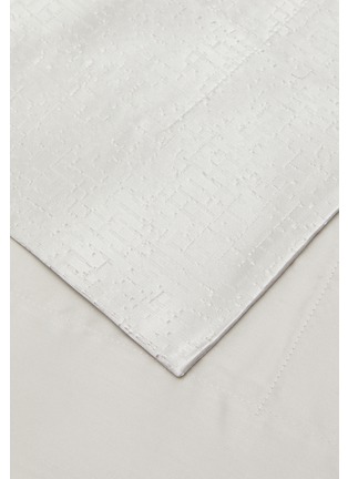 细节 –点击放大 - FRETTE - Luxury Glowing Weave Queen Size Duvet Set — Cliff Grey