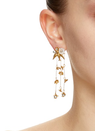 模特儿示范图 - 点击放大 - MONSHIRO - 浮花吊灯耳环