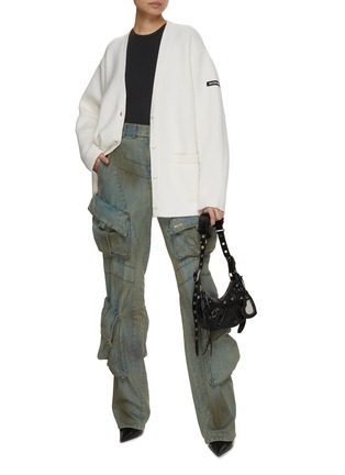 模特儿示范图 - 点击放大 - BALENCIAGA - LOGO 徽章羊毛开衫