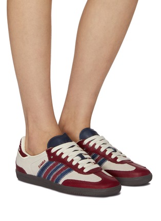 模特儿示范图 - 点击放大 - ADIDAS - X NOTITLE SAMBA 系带运动鞋
