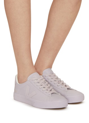 模特儿示范图 - 点击放大 - VEJA - CAMPO V 字拼贴系带真皮运动鞋