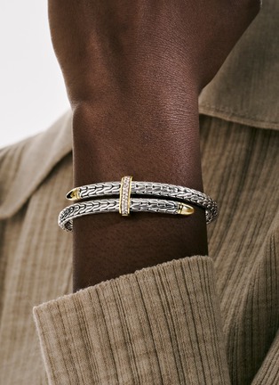 细节 - 点击放大 - JOHN HARDY - Classic Chain Diamond 14K Gold Sterling Silver Bypass Flex Cuff — Size S-M