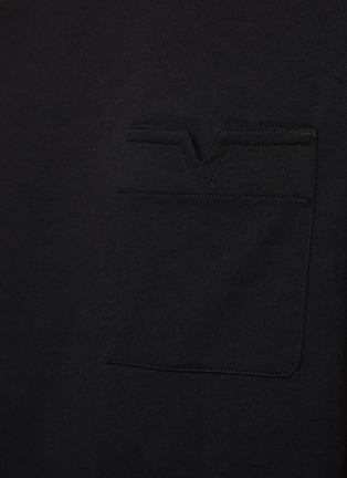  - VALENTINO GARAVANI - V-Detail Pocket Crewneck T-Shirt