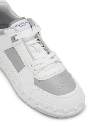 细节 - 点击放大 - VALENTINO GARAVANI - Freedots Leather Low Top Sneakers
