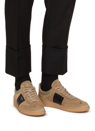 模特儿示范图 - 点击放大 - VALENTINO GARAVANI - Highline Leather Low Top Sneakers