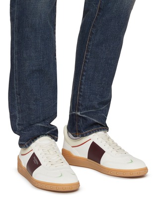 模特儿示范图 - 点击放大 - VALENTINO GARAVANI - Highline Leather Low Top Sneakers