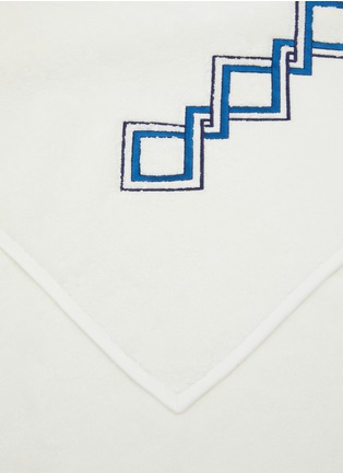 细节 –点击放大 - FRETTE - TWIST 刺绣擦手毛巾 - 海军蓝