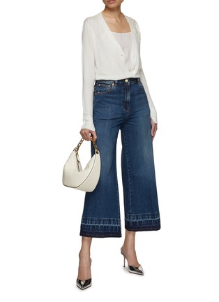 模特儿示范图 - 点击放大 - VALENTINO GARAVANI - Flared Denim Pants