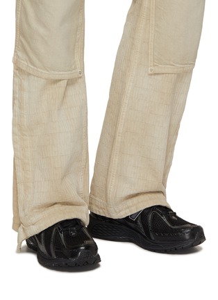 模特儿示范图 - 点击放大 - NEW BALANCE - 1906R 网眼系带运动鞋