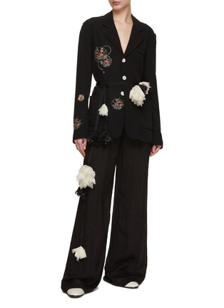 模特儿示范图 - 点击放大 - CONSIDERED OBJECTS - Kiku Embroidered Soft Tailored Kimono Blazer