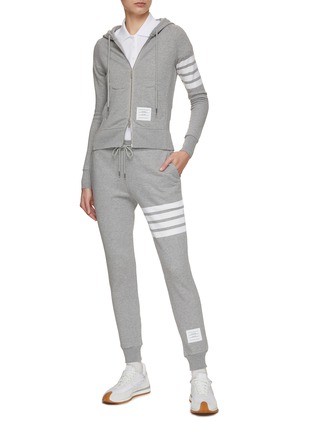 模特儿示范图 - 点击放大 - THOM BROWNE - 三色条纹 POLO 衫