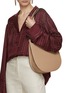 模特儿示范图 - 点击放大 - VALEXTRA - Medium Weekend Leather Hobo Bag
