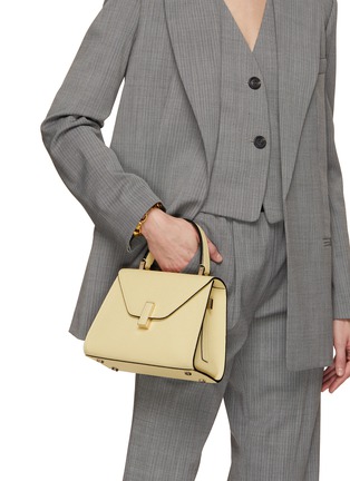 模特儿示范图 - 点击放大 - VALEXTRA - Mini Iside Leather Shoulder Bag