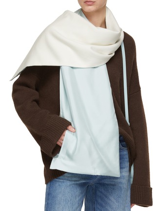 模特儿示范图 - 点击放大 - JOVENS - 双色口袋丝绸围巾