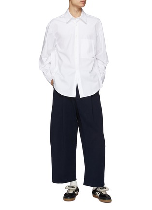 模特儿示范图 - 点击放大 - STUDIO NICHOLSON - 直筒收褶长裤