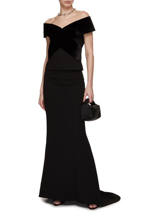模特儿示范图 - 点击放大 - ROLAND MOURET - 线条感半身裙