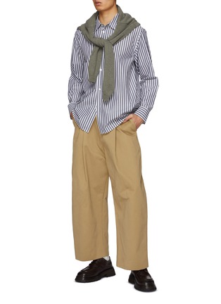 模特儿示范图 - 点击放大 - STUDIO NICHOLSON - 条纹衬衫