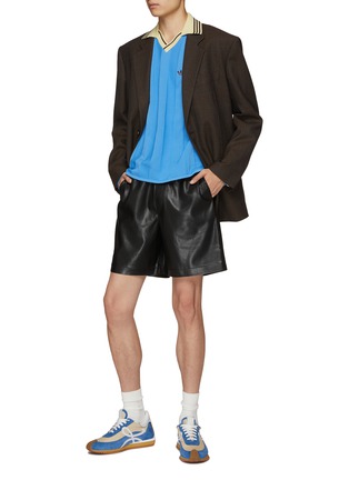 模特儿示范图 - 点击放大 - ADIDAS - X WALES BONNER 针织足球衫