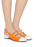 模特儿示范图 - 点击放大 - CAREL - ABRICOT 拼色搭带露跟玛丽珍鞋