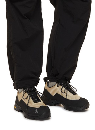 模特儿示范图 - 点击放大 - ROA - KHATARINA 系带运动鞋