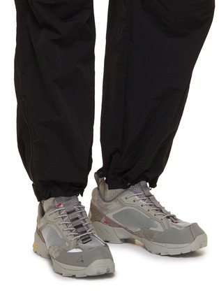 模特儿示范图 - 点击放大 - ROA - LHAKPA 麂皮拼接远足鞋