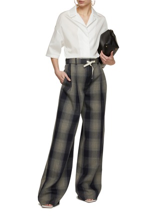 模特儿示范图 - 点击放大 - CALCATERRA - 纽扣衬衫